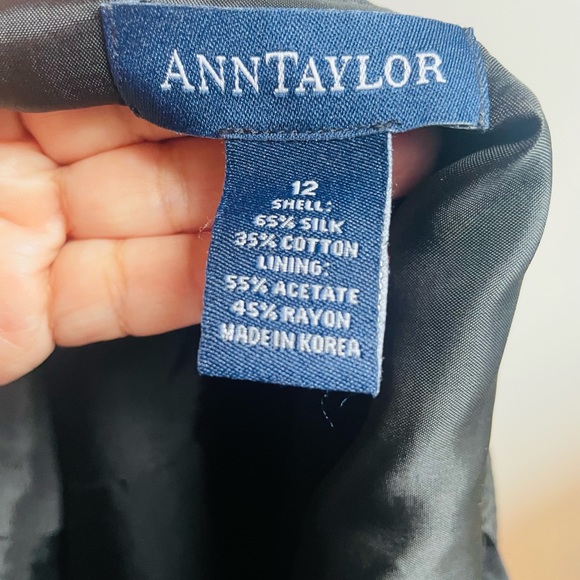 Beautiful and elegant strap black dress..Zipper on the right side. Knee length - Picture 3 of 3